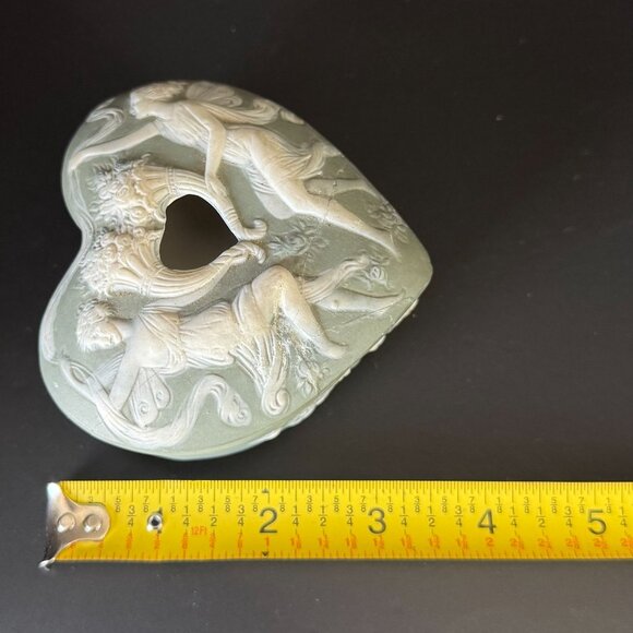 Schafer Vater Fairy & Floral  Heart Shape Jasperware Dresser/ Trinket Box - Picture 9 of 10